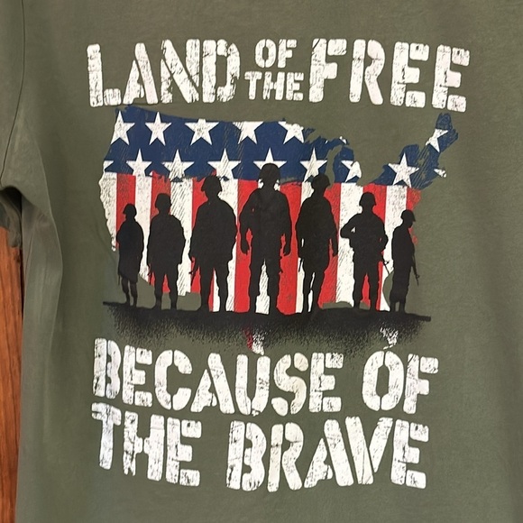 Home Of The Brave Graphic Land of the Free Because of the Brave Green T-Shirt M - Picture 4 of 7